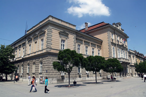 НЕОБИЧАН ПОТЕЗ: Судија пешке тражила сведока